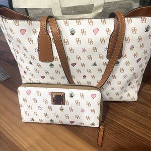 Dooney and Bourke Gretta Nolvelty Tote
Cupcake/Heart/Bee/Star